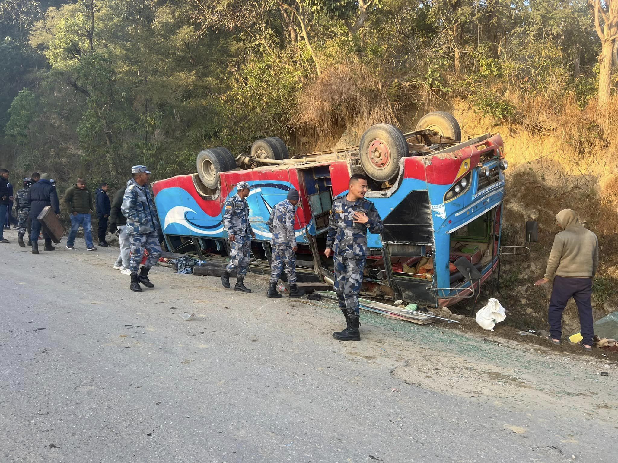 बस दुर्घटनामा २० जना घाइते